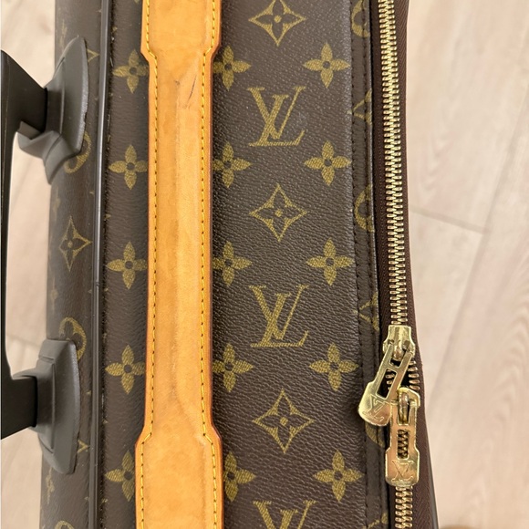 Louis Vuitton Monogram Travel Bag in Brown and Tan - Picture 3 of 11